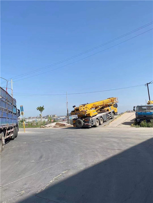 盘州市25吨吊车的租赁价格大概是多少？