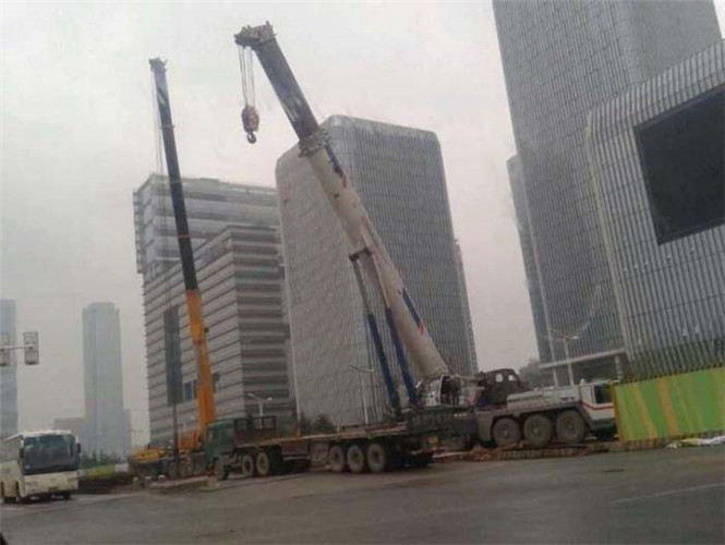 盘州市25吨吊车能吊多重设备？