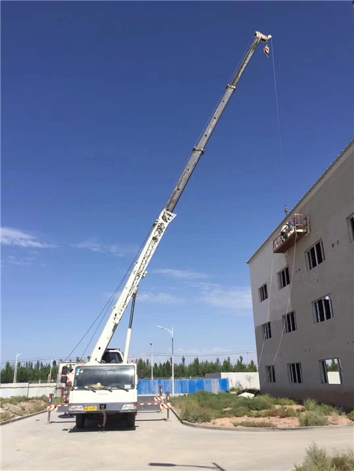 盘州市“轻装强干”—— 吊车的 “轻量化臂架” 技术